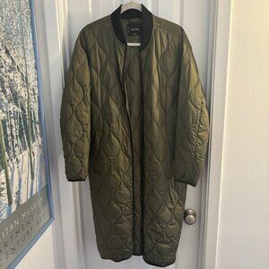 Everlane Green Puffer Jacket with Quilted Design